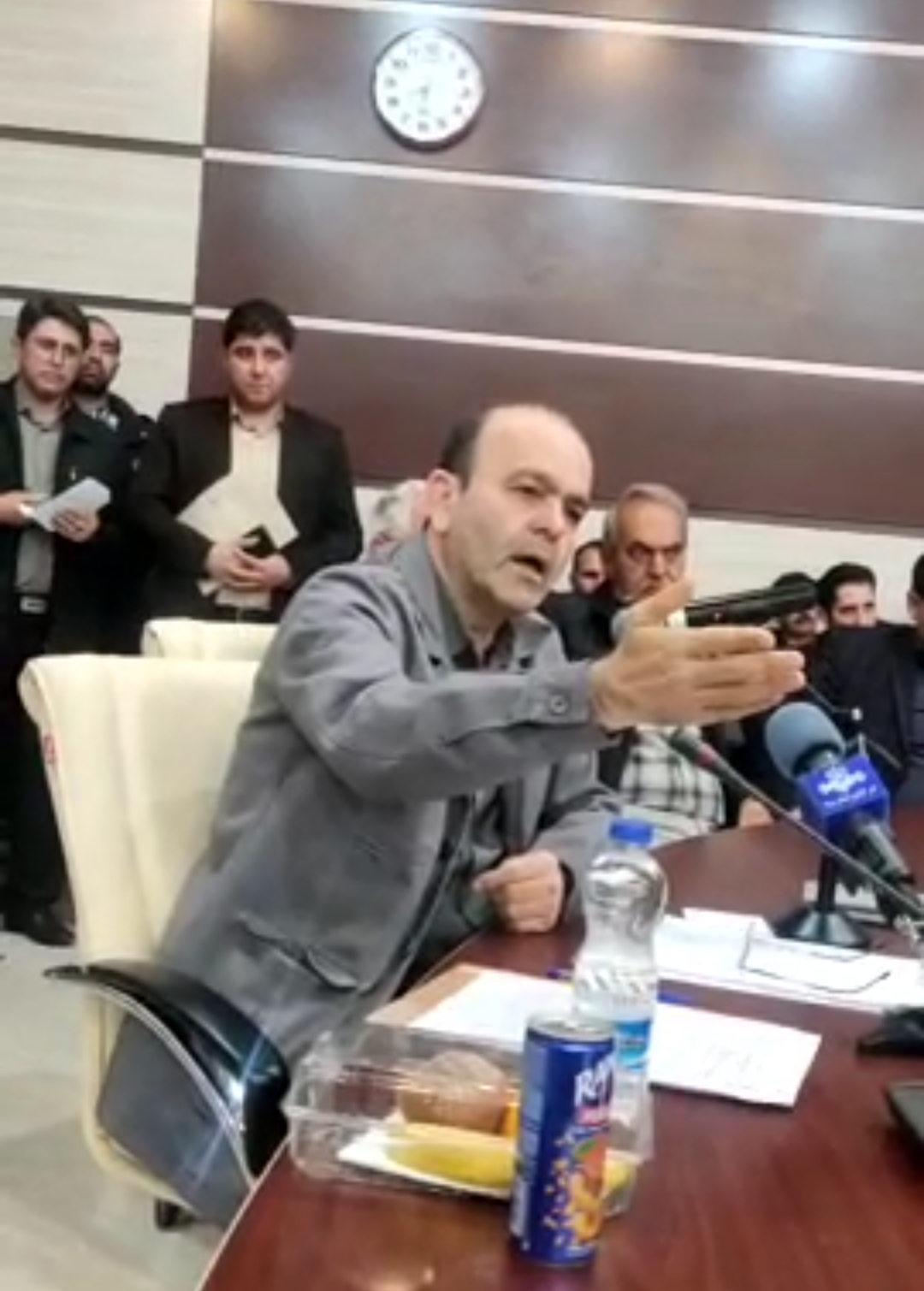 ماجرای درگیری نماینده سراب در جلسه وزیر جهاد کشاورزی! +فیلم