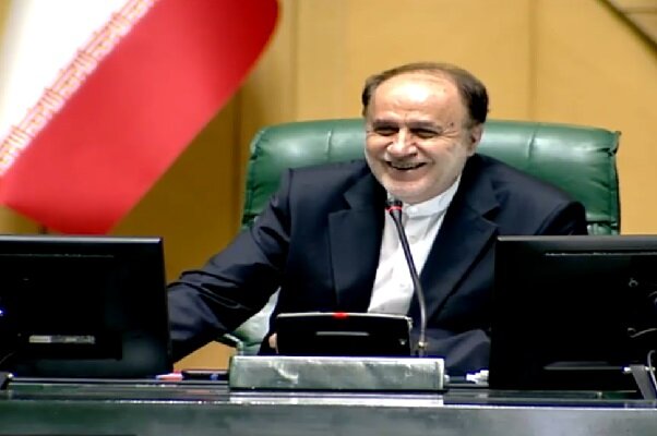 نایب رئیس مجلس: حقوق‌ها در سال آینده تا ۵۰ درصد افزایش می یابد
