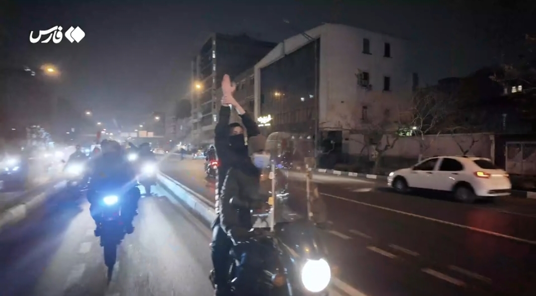 پالس‌هایی به ترامپ از کف خیابان‌های تهران+فیلم