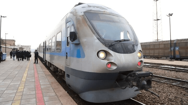 پس از ۲۲ سال انتظار؛ نخستین قطار راه‌آهن میانه–اردبیل به حرکت درآمد