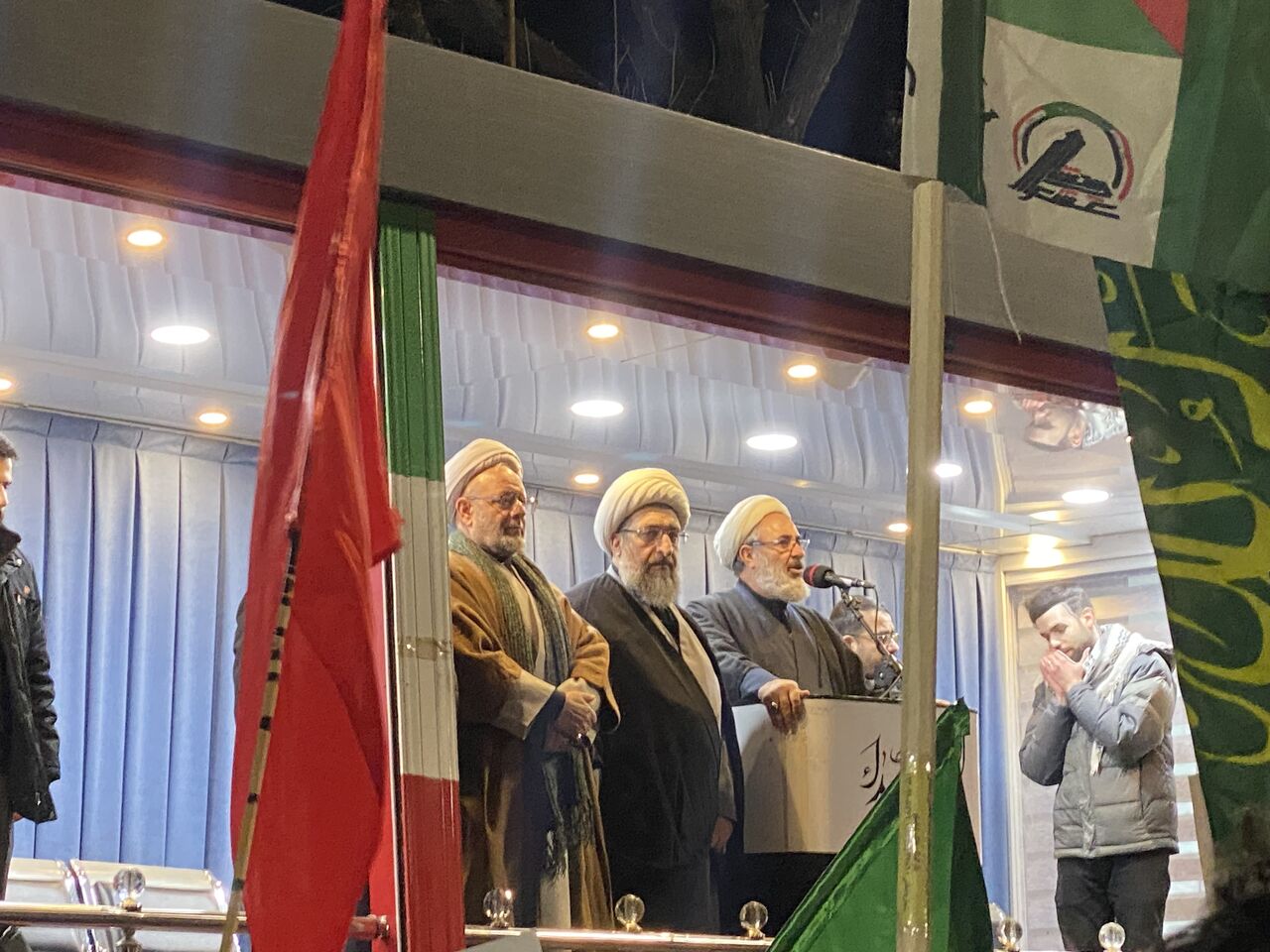 شرافتمندانه با دشمن می‌جنگیم