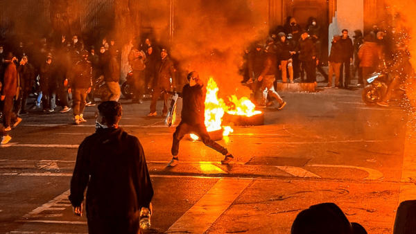 قتل در کانادا، گارد جاویدان و دم خروس خشونت قماش سلطنت طلب