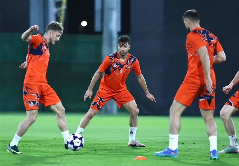 نخستین تمرین تراکتور در جده با حضور بازیکنان خارجی