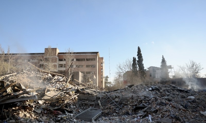 پنج شهید در حملات هوایی دشمن به منطقه مسکونی و پارکینگ خودروی شهرداری میانه