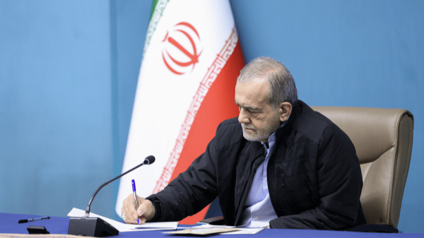 پزشکیان: دولت صیانت از حقوق و معیشت کارگران را وظیفه خود می‌داند
