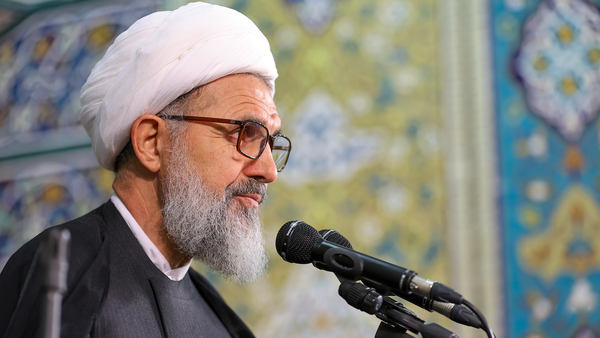 امام جمعه موقت تبریز: برخی با ادبیات «صلح شرافتمندانه» نسخه تسلیم میپیچند