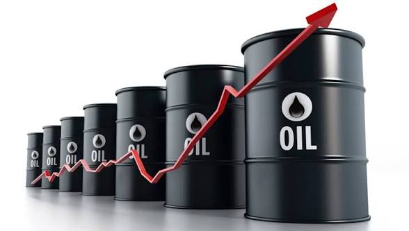 قیمت نفت در سایه بنبست دیپلماسی و تهدید تنگه هرمز، در اوج یکهفتهای ثابت ماند