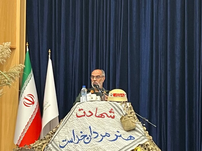 فرمانده سپاه عاشورا: در اوج قدرت دفاعی هستیم / باید همین مسیر را در معیشت هم طی کنیم