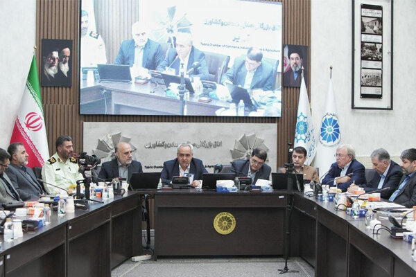 استاندار آذربایجان‌شرقی: بخش خصوصی، جبهه مقاومت در برابر تحریم‌هاست / نیازمند تفویض اختیار برای تسهیل تجارت مرزی هستیم