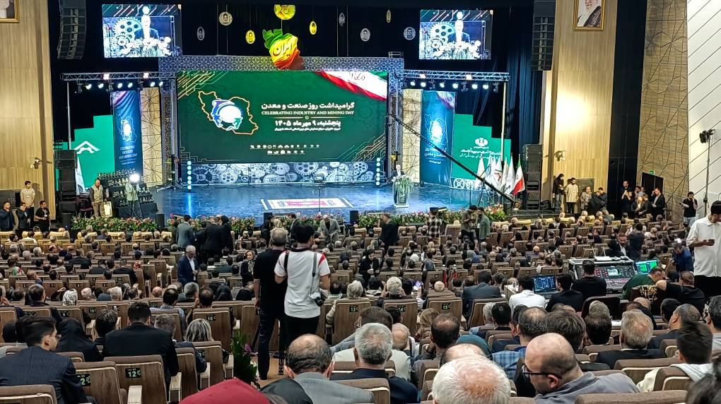 تجلیل از ۴۸ برگزیده صنعت و معدن آذربایجانشرقی